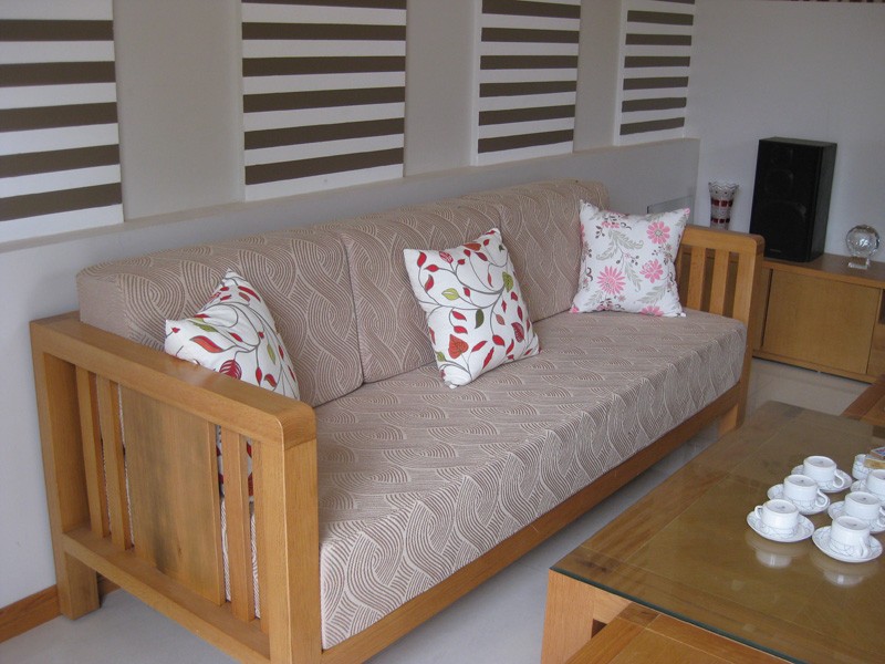 Bọc ghế sofa bằng vải nỉ đệm ghế gỗ